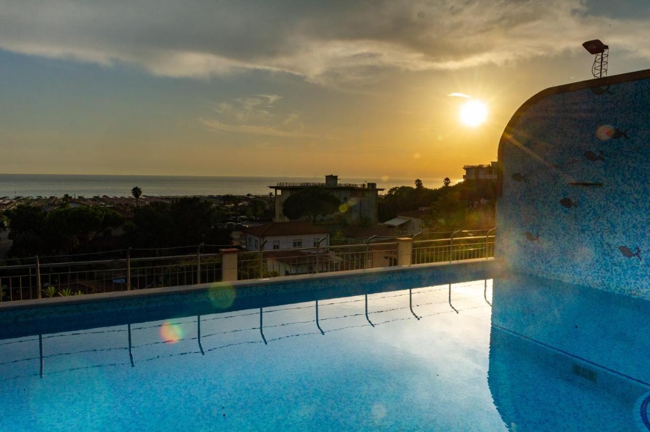 Hotel Nuova Sabrina Marina di Pietrasanta Bagian luar foto