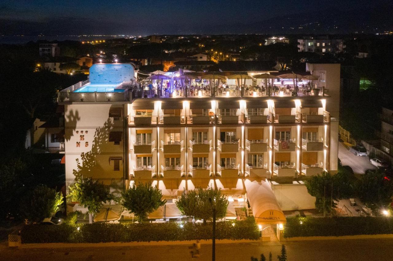 Hotel Nuova Sabrina Marina di Pietrasanta Bagian luar foto