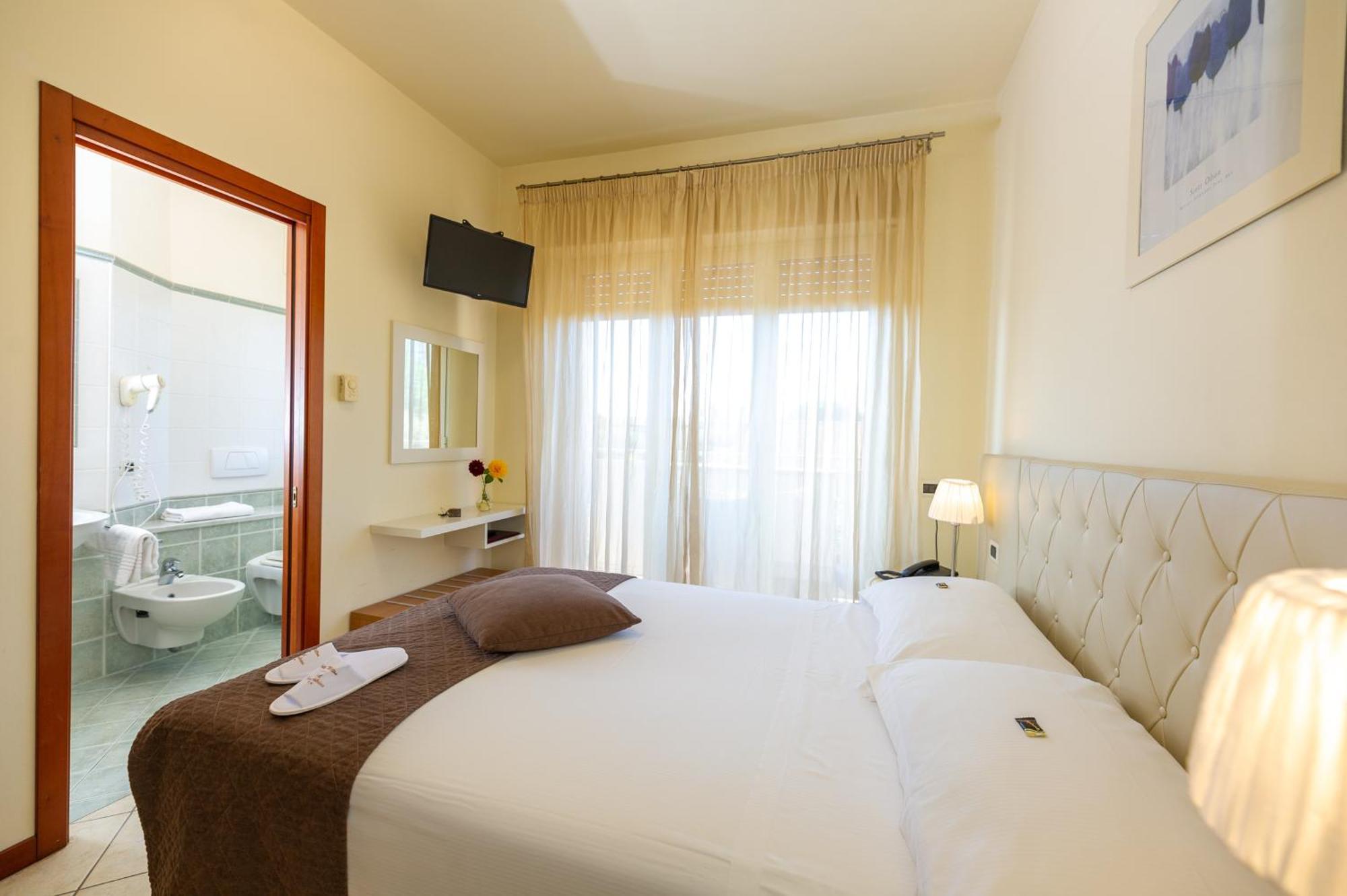 Hotel Nuova Sabrina Marina di Pietrasanta Bagian luar foto