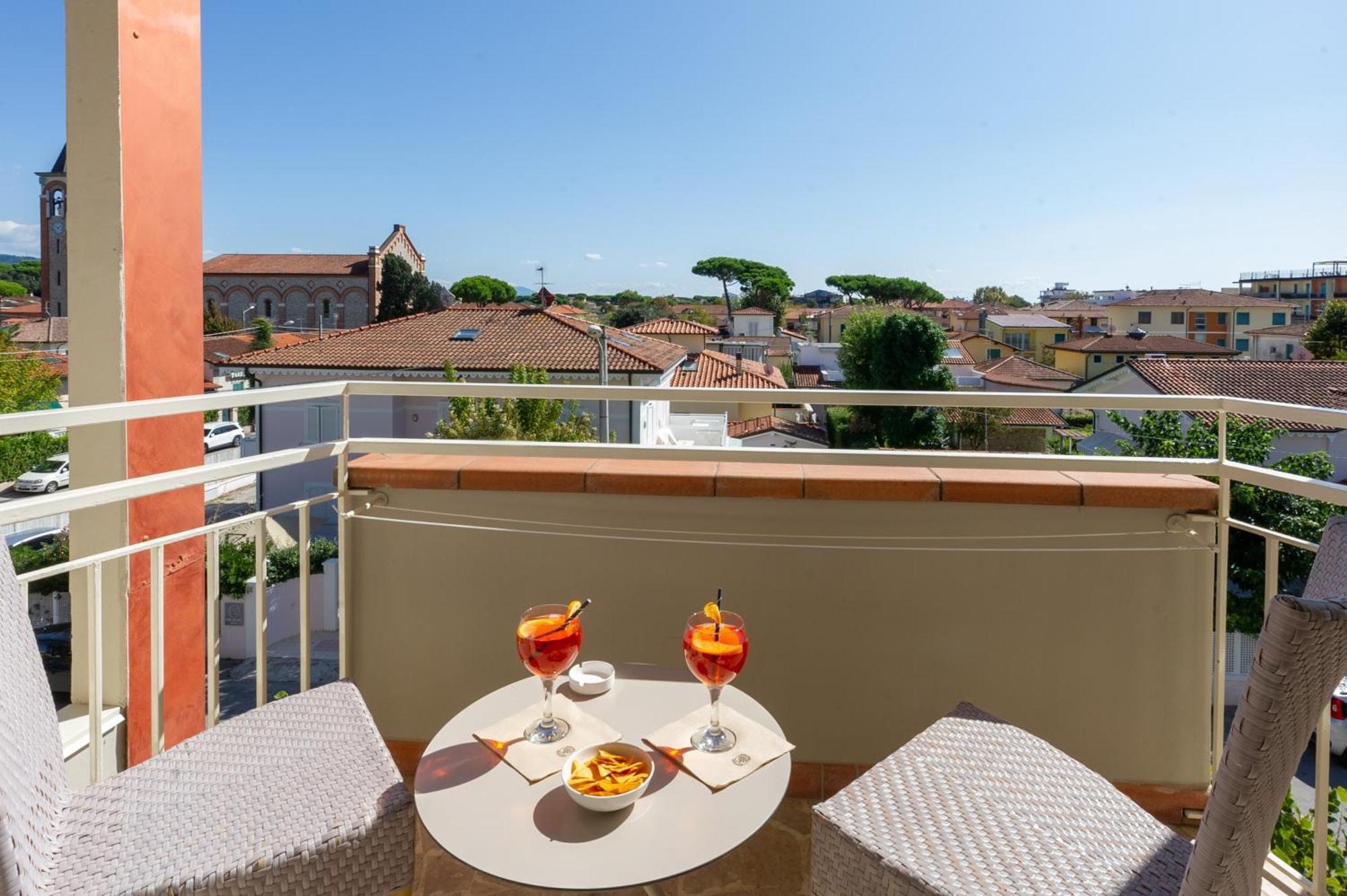 Hotel Nuova Sabrina Marina di Pietrasanta Bagian luar foto