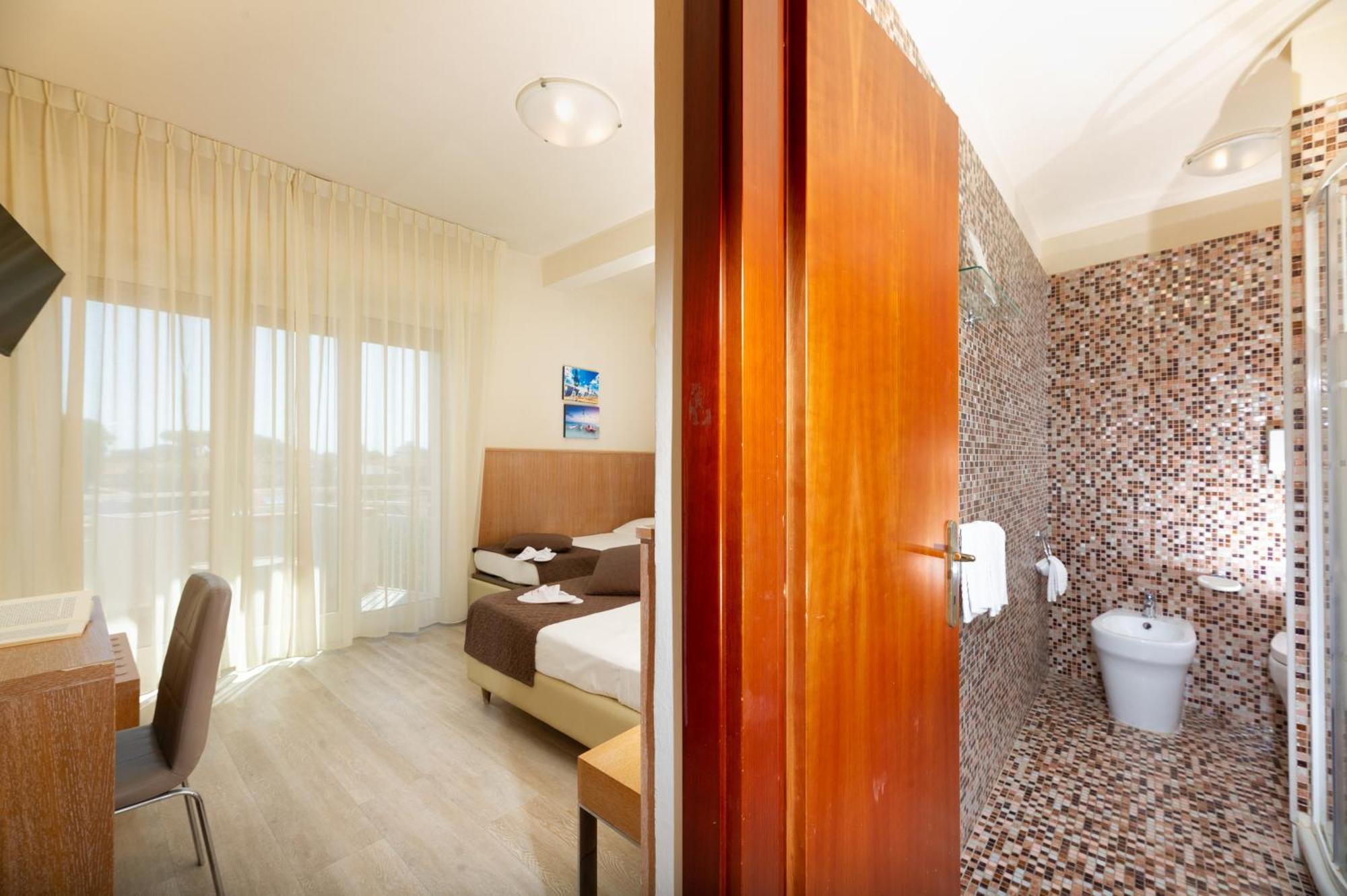 Hotel Nuova Sabrina Marina di Pietrasanta Bagian luar foto