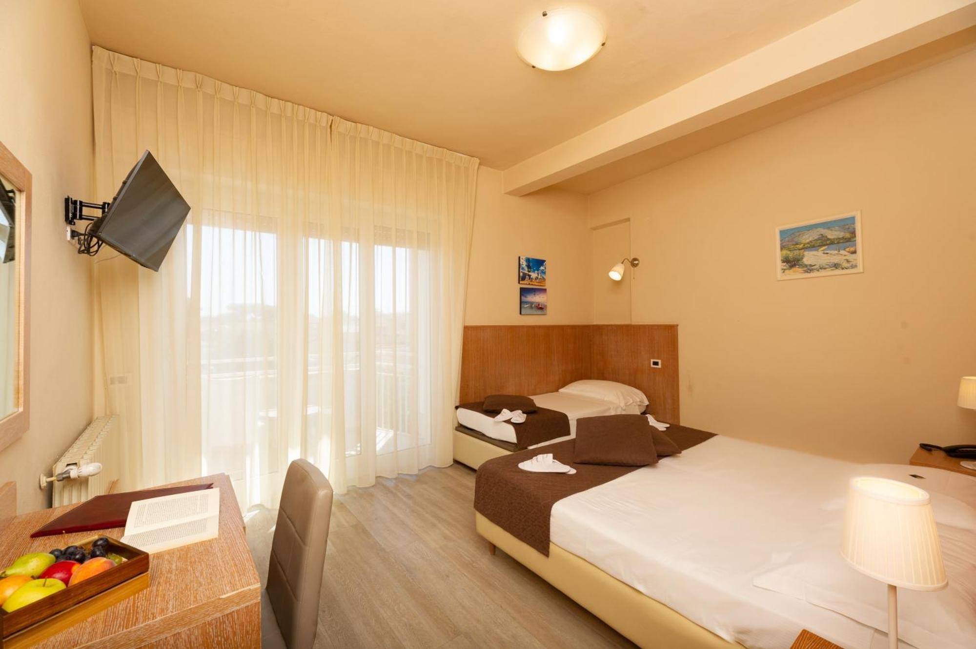 Hotel Nuova Sabrina Marina di Pietrasanta Bagian luar foto