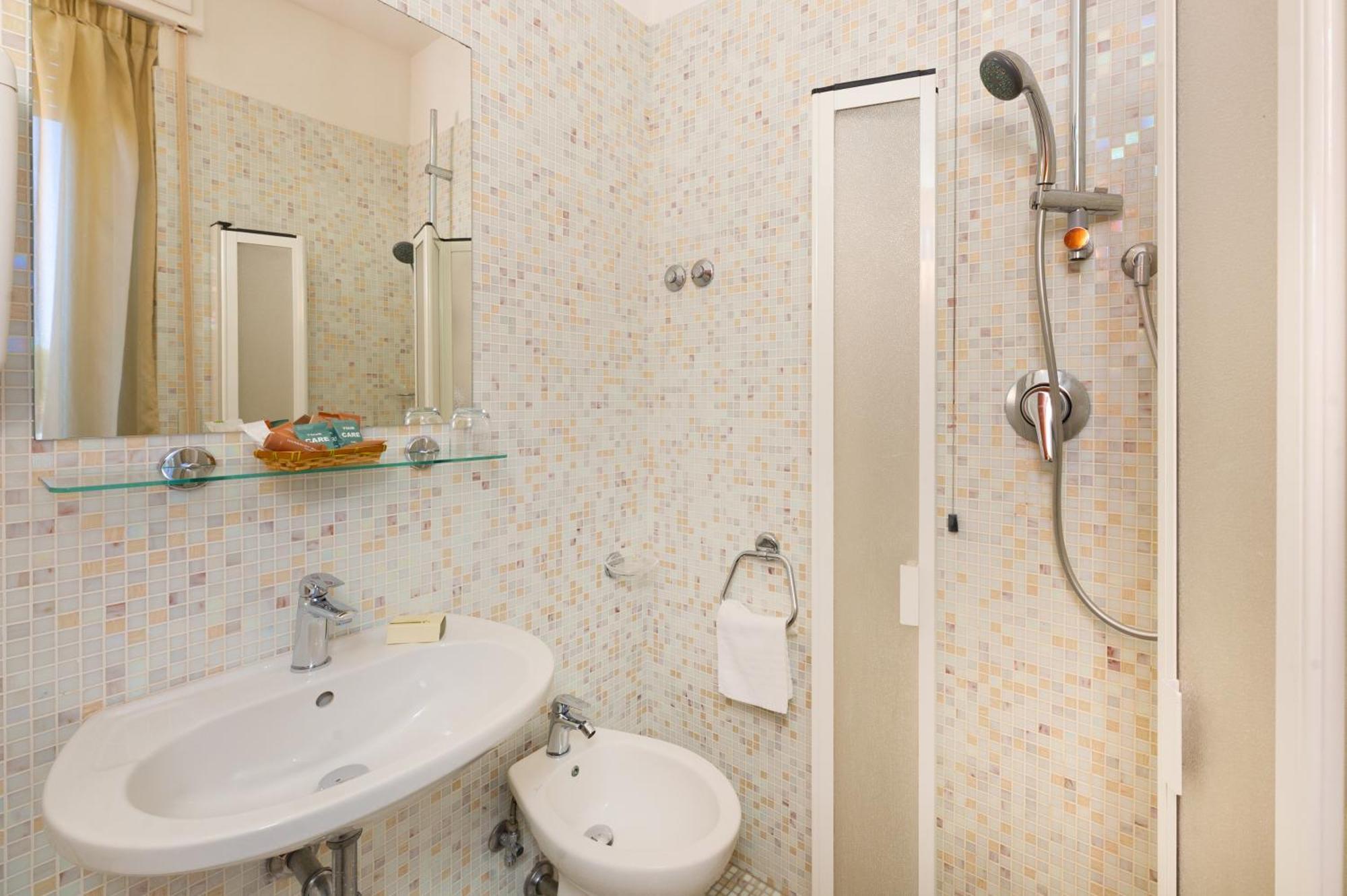 Hotel Nuova Sabrina Marina di Pietrasanta Bagian luar foto