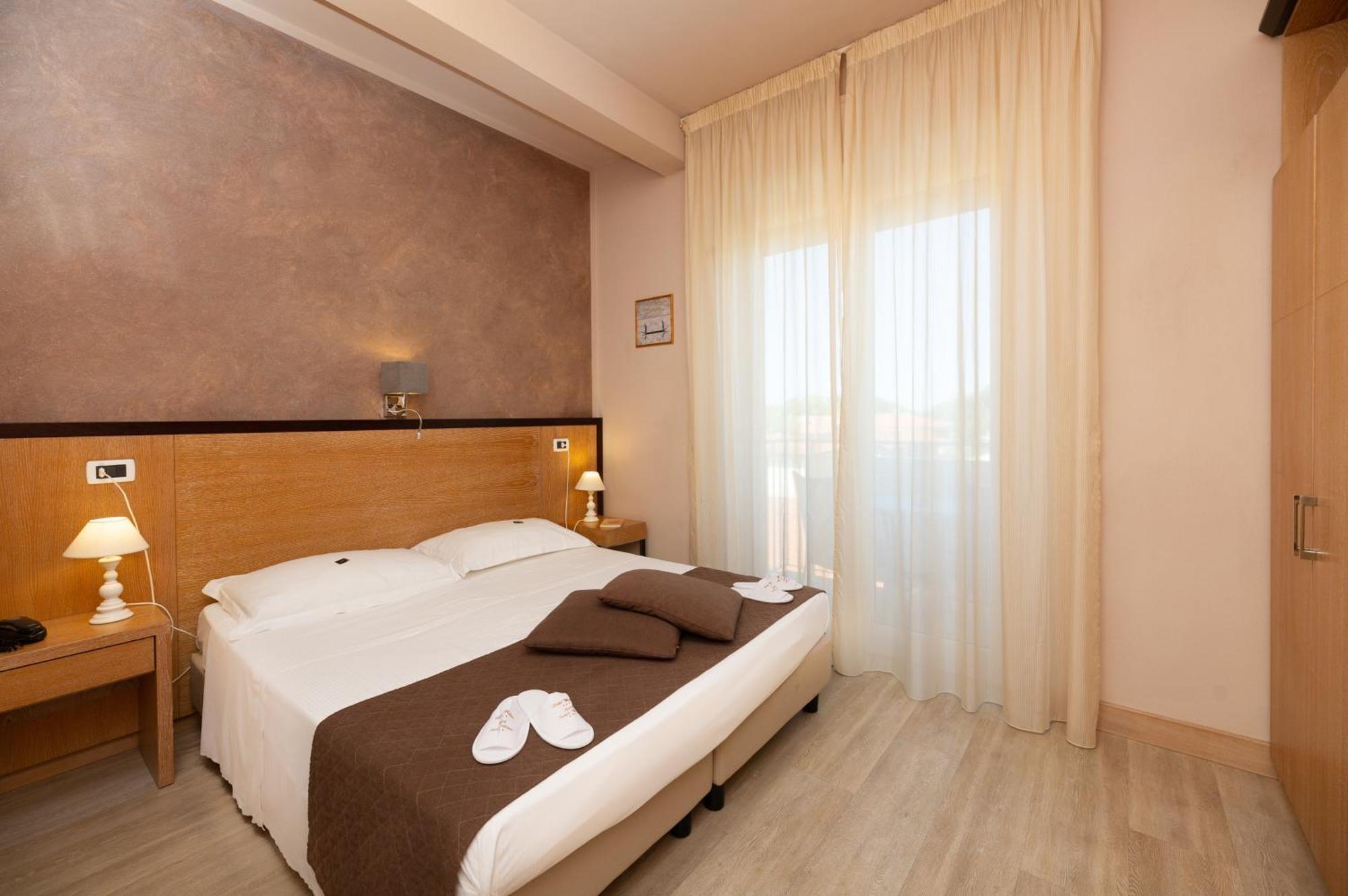 Hotel Nuova Sabrina Marina di Pietrasanta Bagian luar foto
