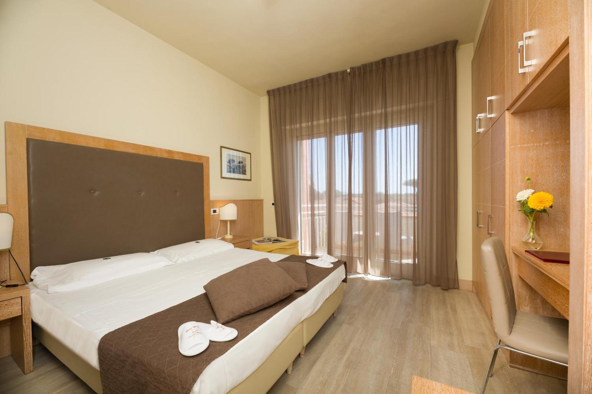Hotel Nuova Sabrina Marina di Pietrasanta Bagian luar foto