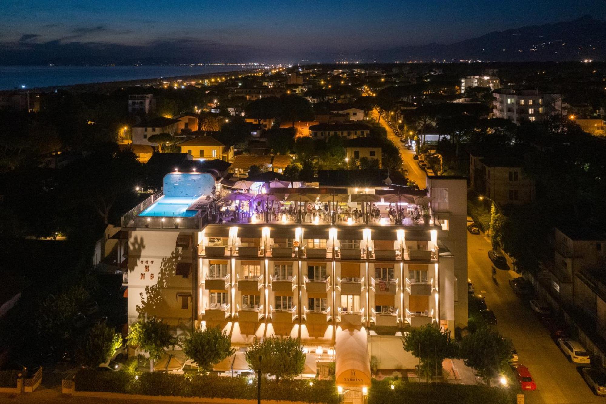 Hotel Nuova Sabrina Marina di Pietrasanta Bagian luar foto