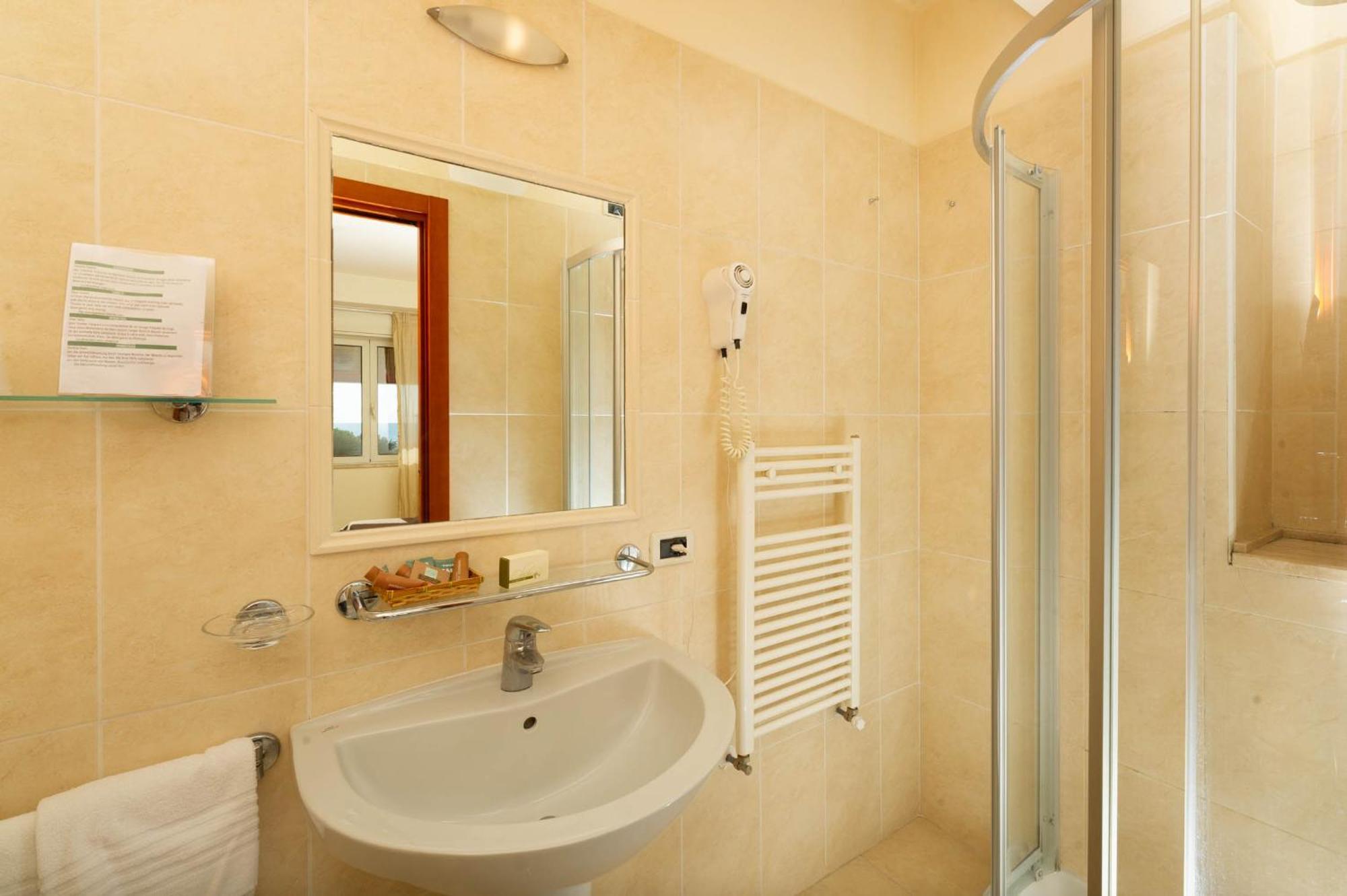 Hotel Nuova Sabrina Marina di Pietrasanta Bagian luar foto