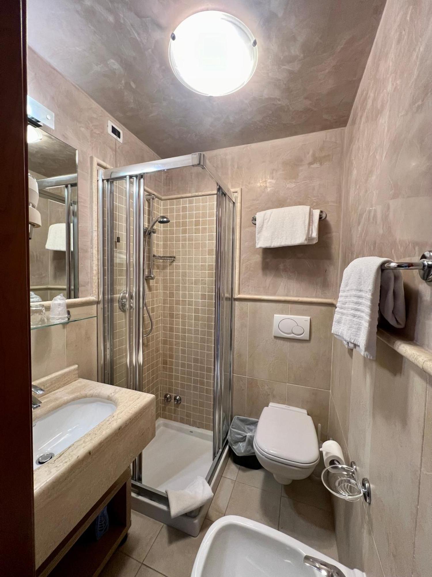 Hotel Nuova Sabrina Marina di Pietrasanta Bagian luar foto