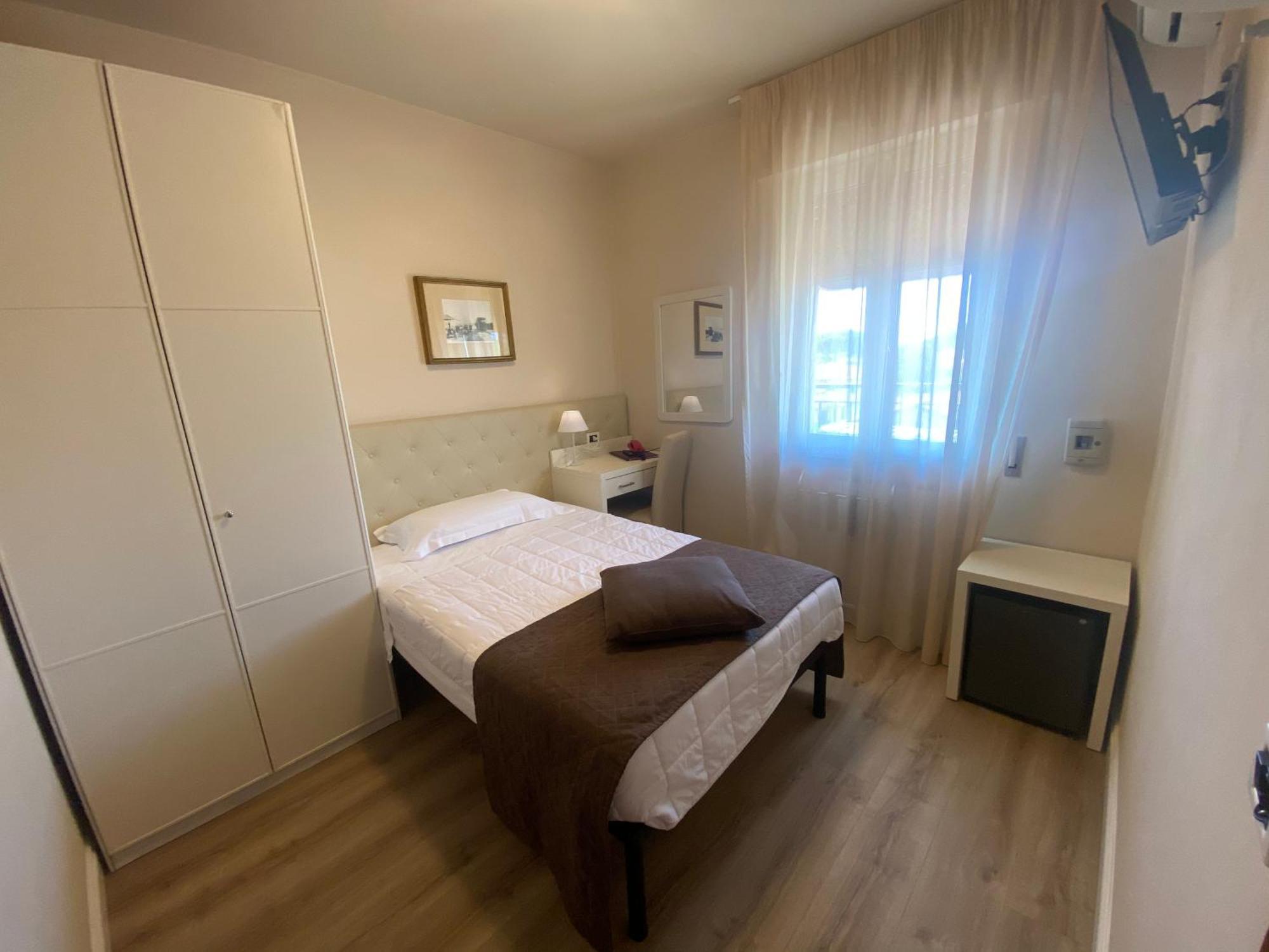 Hotel Nuova Sabrina Marina di Pietrasanta Bagian luar foto