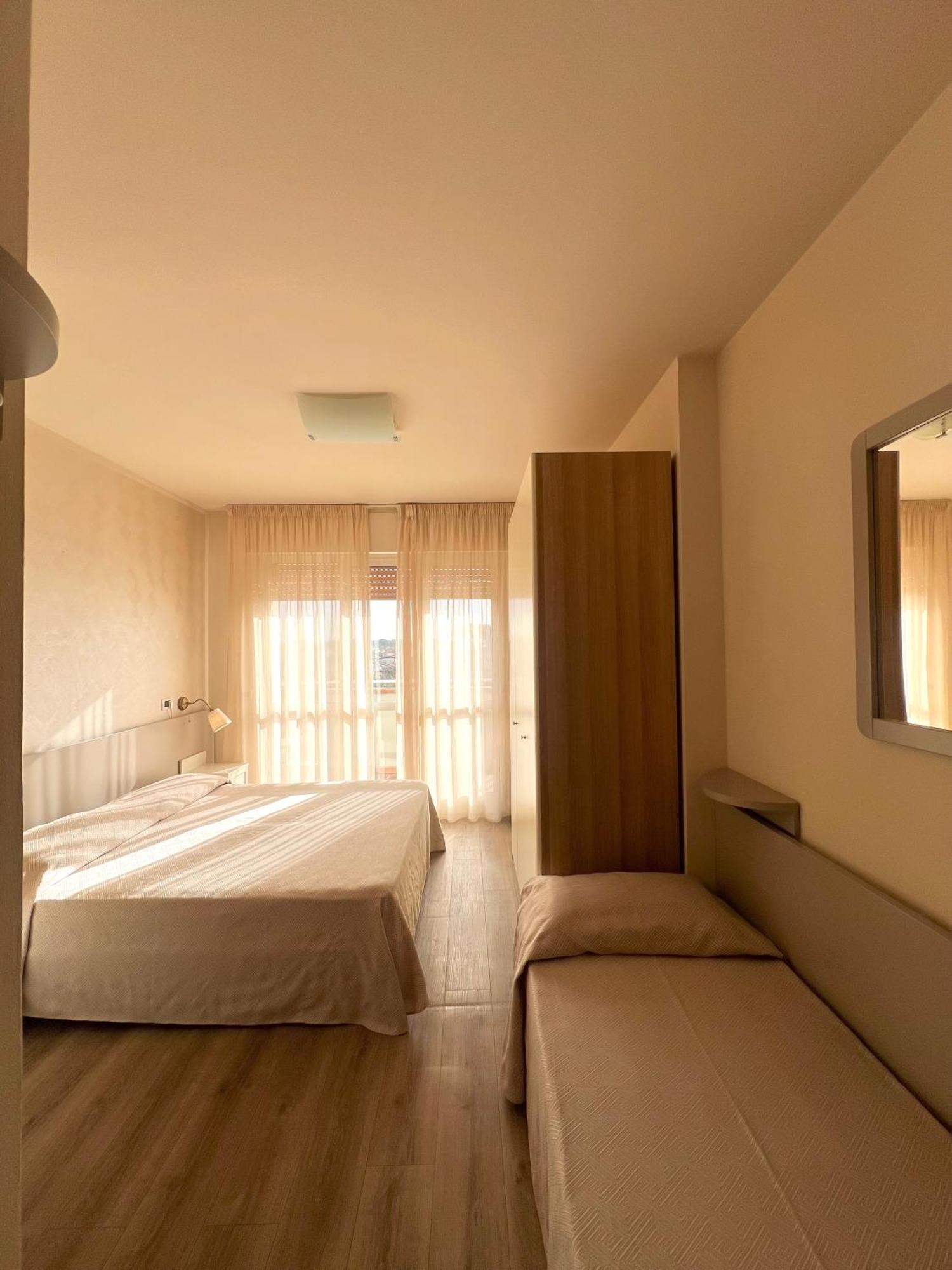 Hotel Nuova Sabrina Marina di Pietrasanta Bagian luar foto