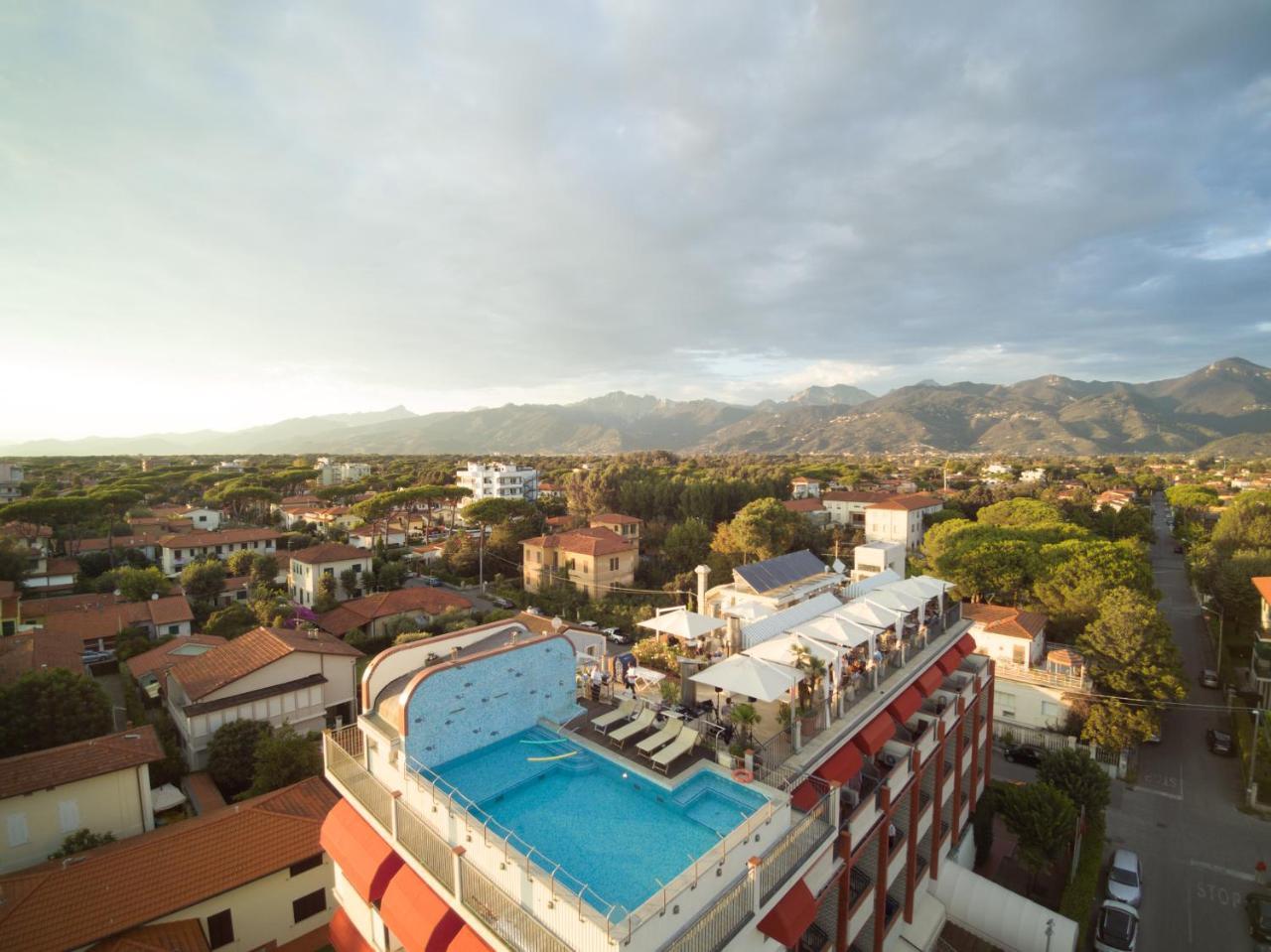 Hotel Nuova Sabrina Marina di Pietrasanta Bagian luar foto