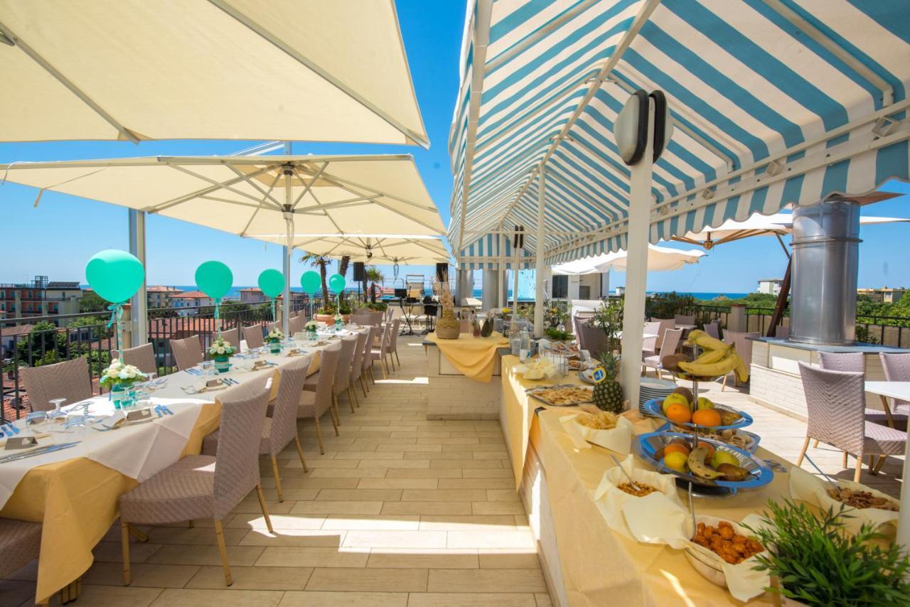 Hotel Nuova Sabrina Marina di Pietrasanta Bagian luar foto