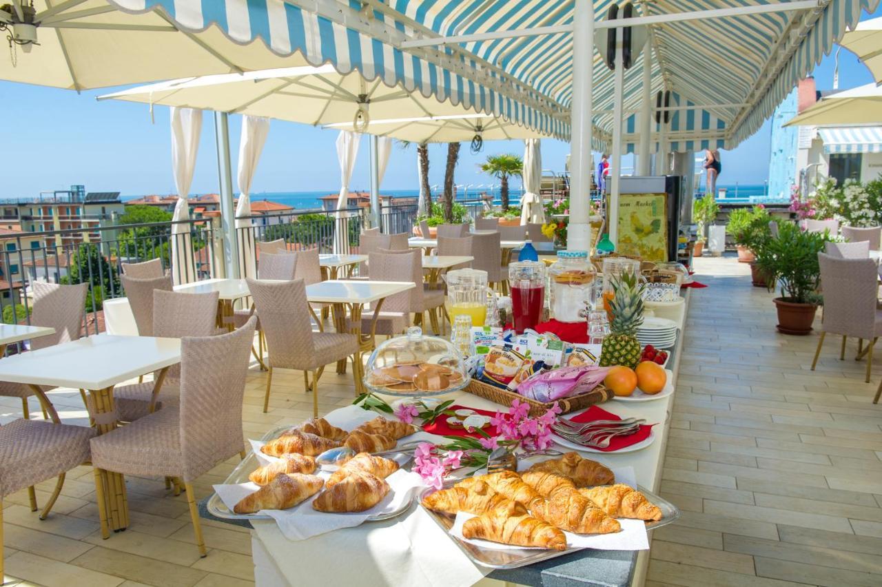 Hotel Nuova Sabrina Marina di Pietrasanta Bagian luar foto